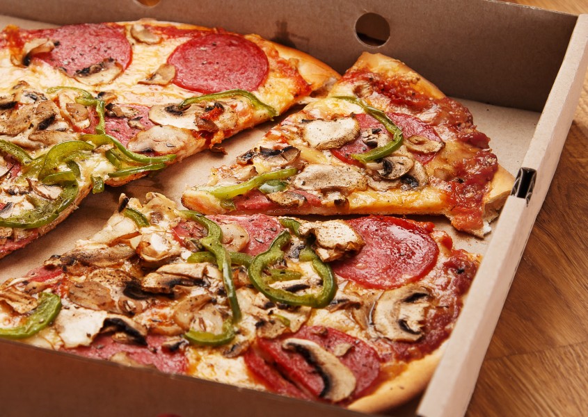 Vapaavalintaiset pizzat ja 1,5 litran limu kahdelle vain 10€ (arvo 22€)