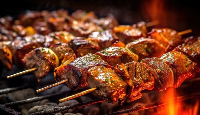 Shish kebab tai kanavarras ja juomat kahdelle | -19 % | Espoo, Matinkylä Shish kebab tai kanavarras ja juomat kahdelle