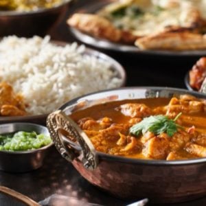 Nepalilainen pääruoka Taj Aroma -ravintolassa Tapiolassa
