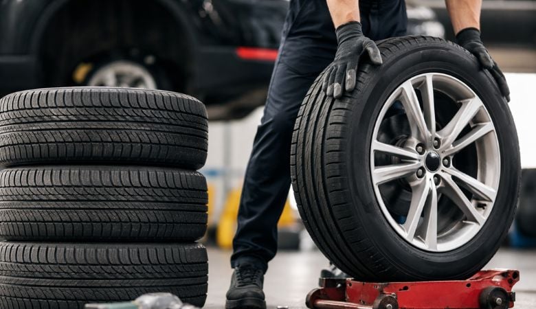 Renkaiden vaihto pesulla tai auton käsinpesu sisäpuhdistuksella | jopa -42 % | Helsinki, Suutarila