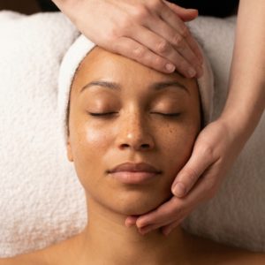 60min Kasvojen, pään ja decolteen rentouttava hieronta -35 % Espoo, Matinkylä, laca Beauty