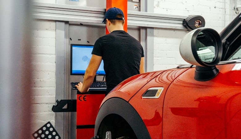 Xmobiili – Öljyn tai jarrupalojen ja jarrulevyjen vaihto | Jopa -34 % | Helsinki, Pitäjänmäki - Öljyn vaihto