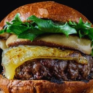 Burgeri Tampere – mehevä hampurilainen Burgers & Wine Ratinassa