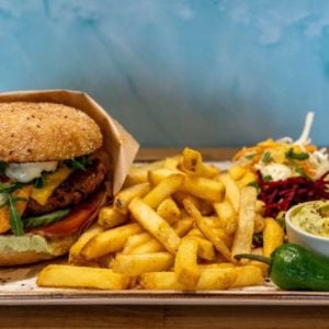 mezet tai burgerit yhteiseen herkutteluun Just vege ravintolassa